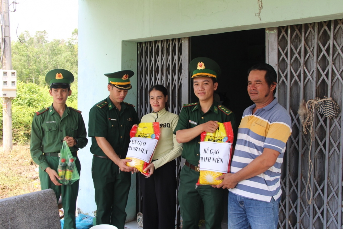 Ở đâu dân khó có biên phòng